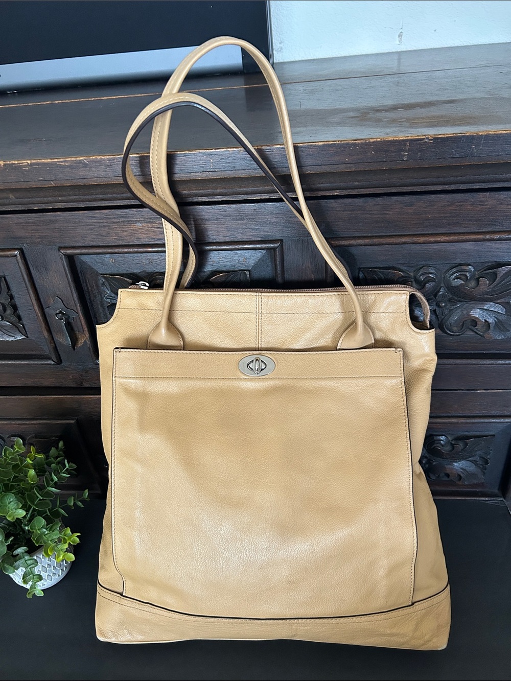 Banana Republic Beige Leather Tote with Turn-Lock Pocket